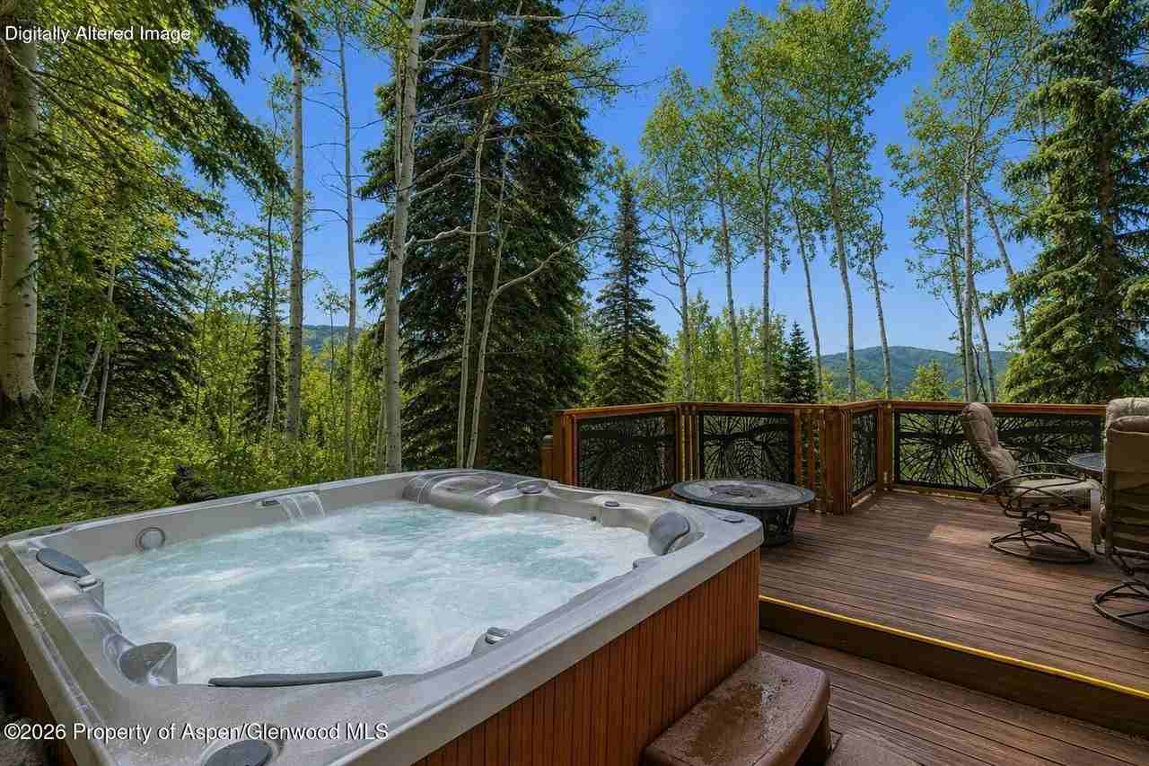 818 Faraway Rd - Photo 5 of 35