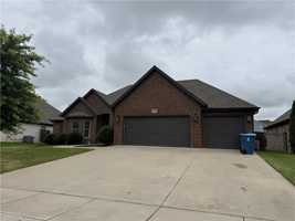 featured image of 3200 Sw Satinwood Ave