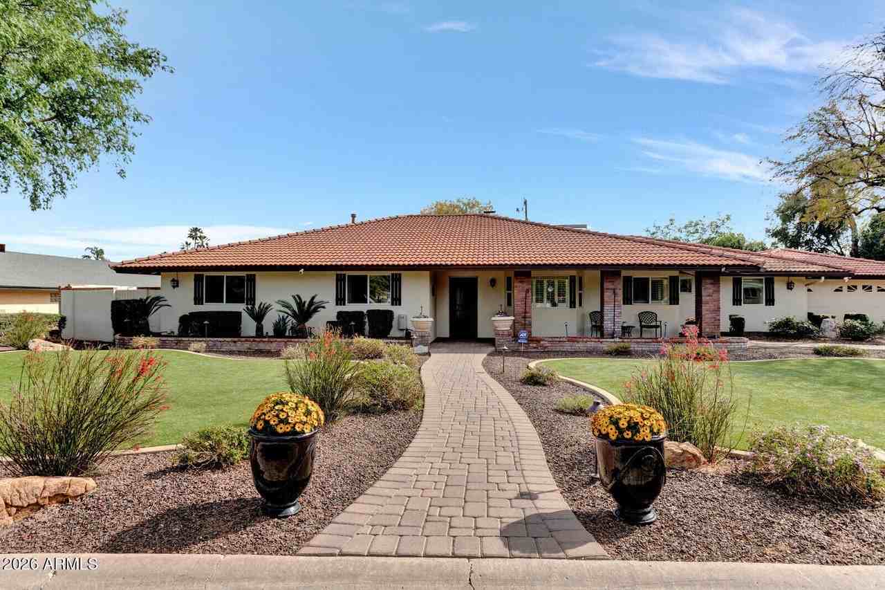 6821 E Vista Dr - Photo 2 of 50