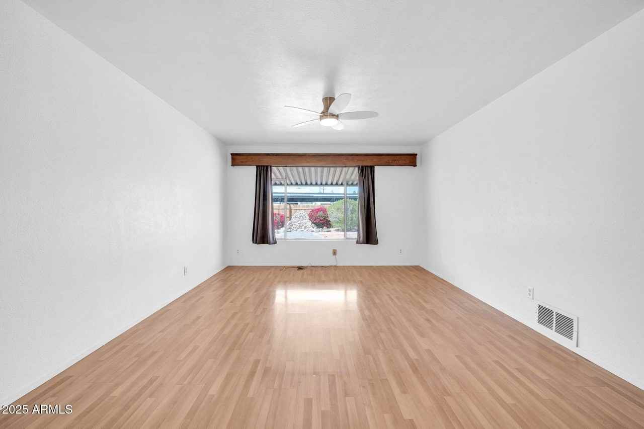 6420 E Windsor Ave - Photo 3 of 32