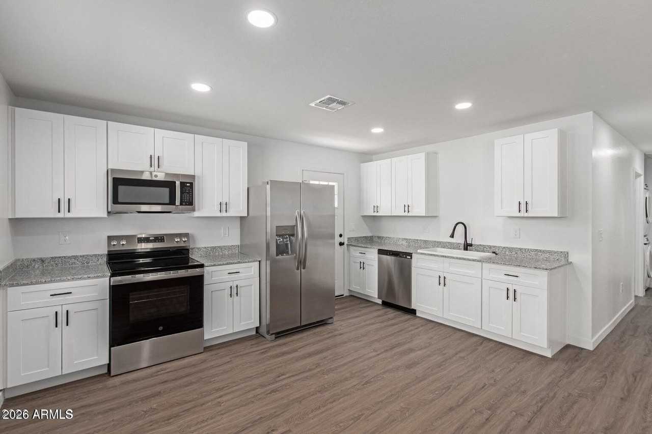 313 S 90th Pl #2 - Photo 3 of 20