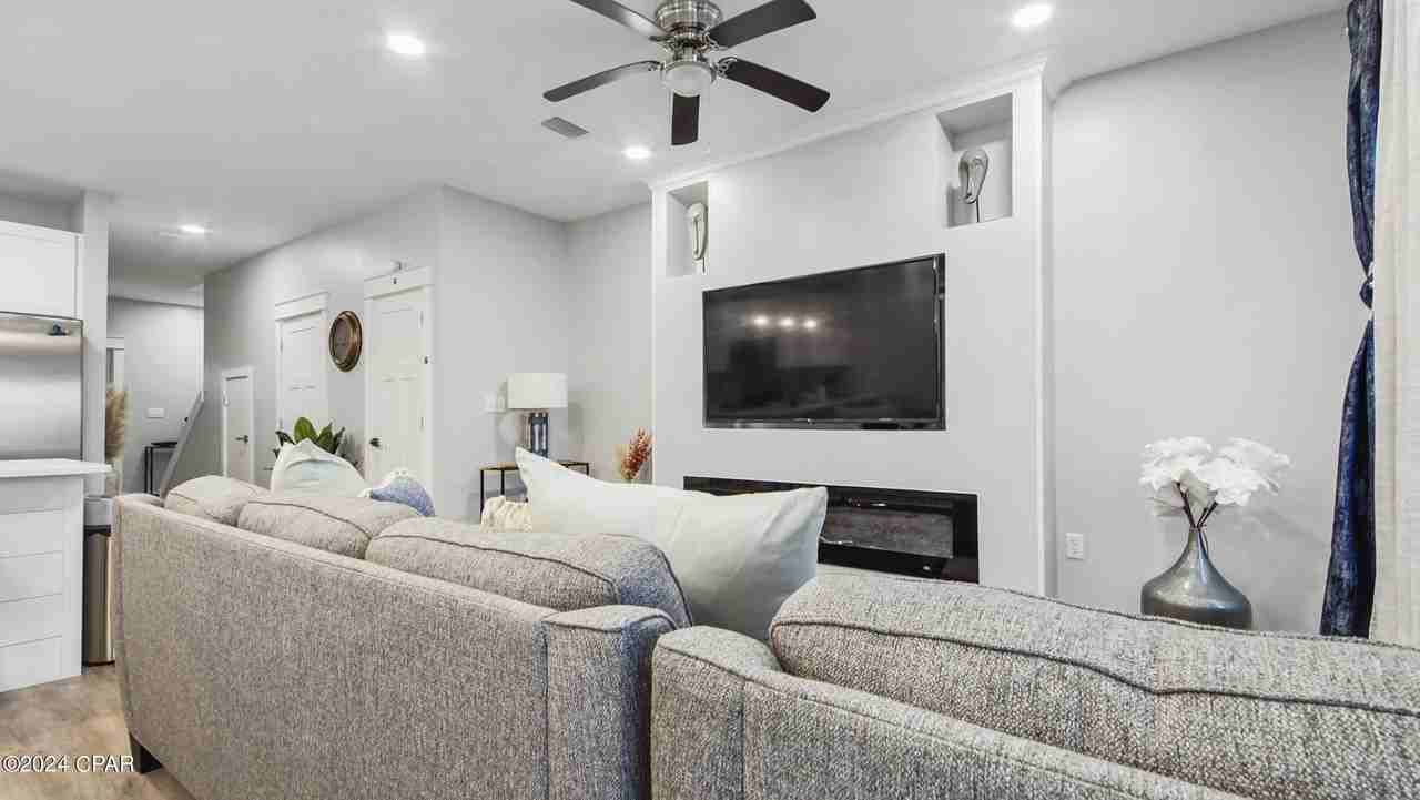 2226 Joan Ave #9 - Photo 4 of 50