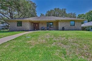 featured image of 1600 Pecan St