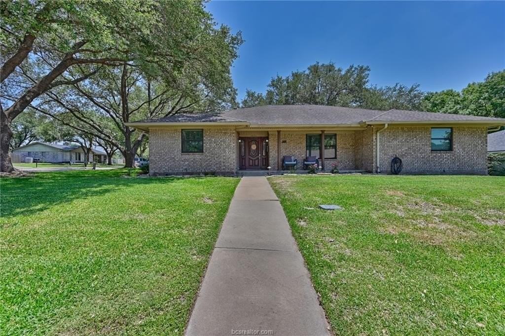 1600 Pecan St - Photo 2 of 40