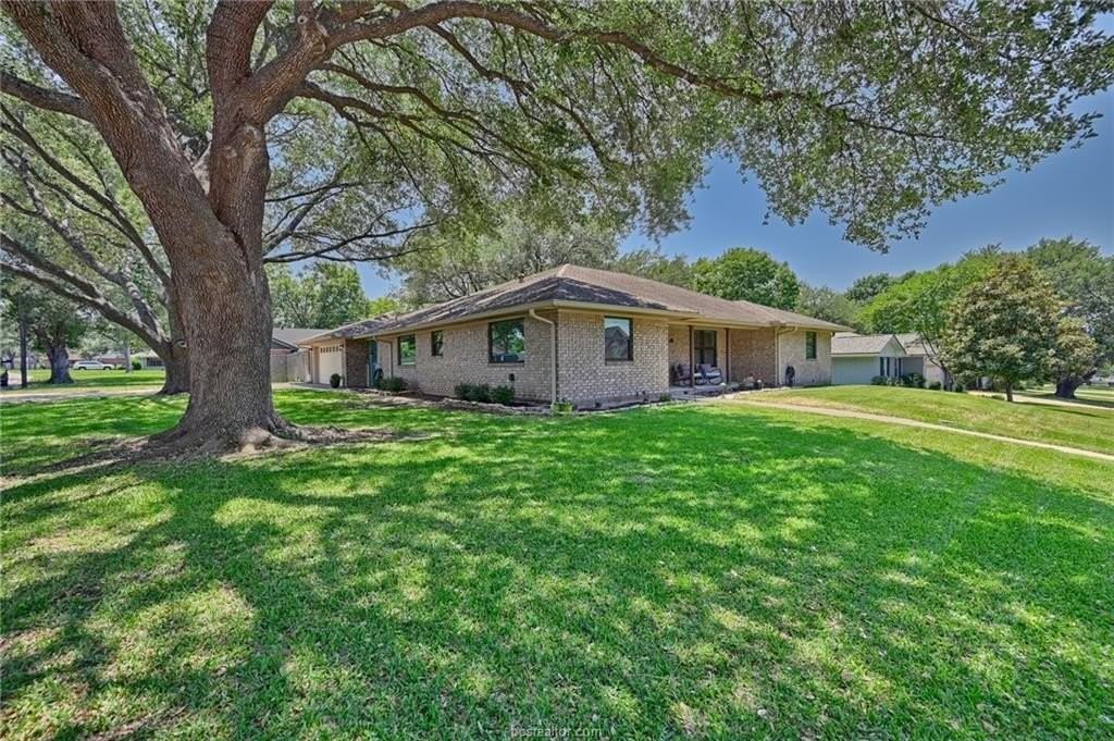 1600 Pecan St - Photo 3 of 40
