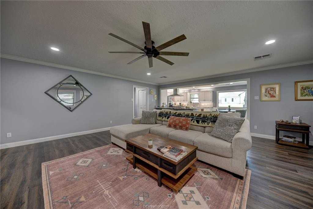 1600 Pecan St - Photo 7 of 40