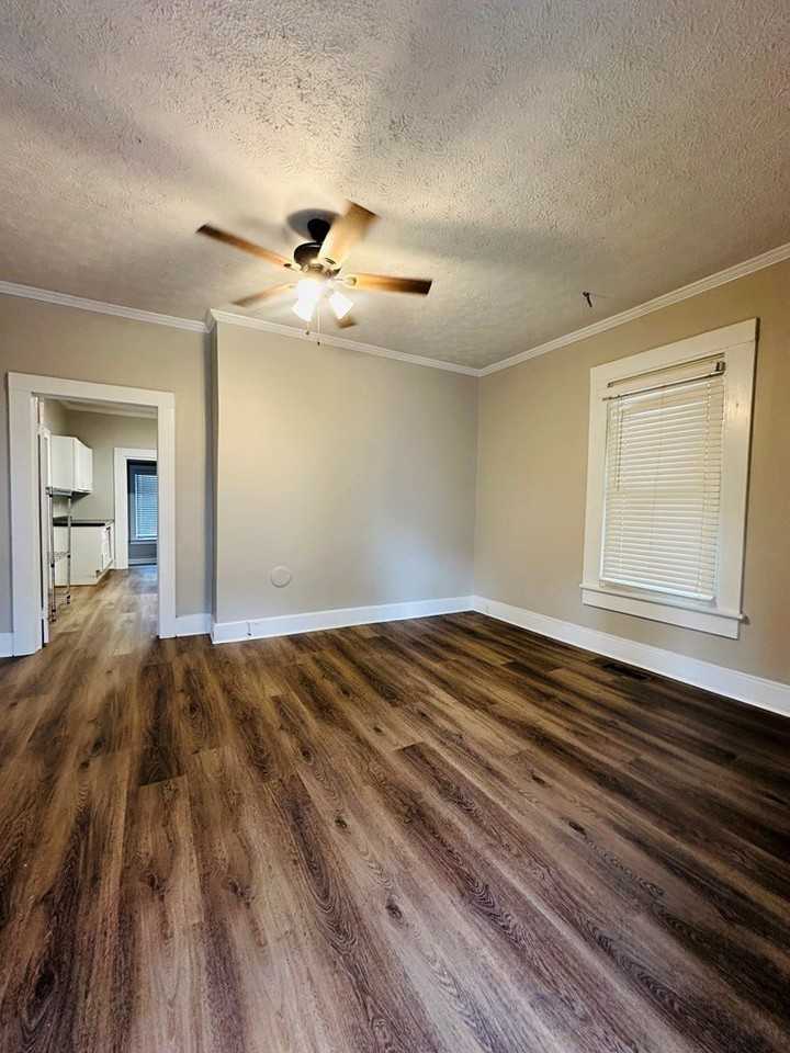 109 Comer St - Photo 2 of 9