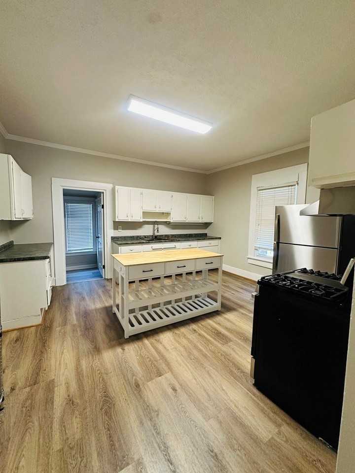 109 Comer St - Photo 3 of 9