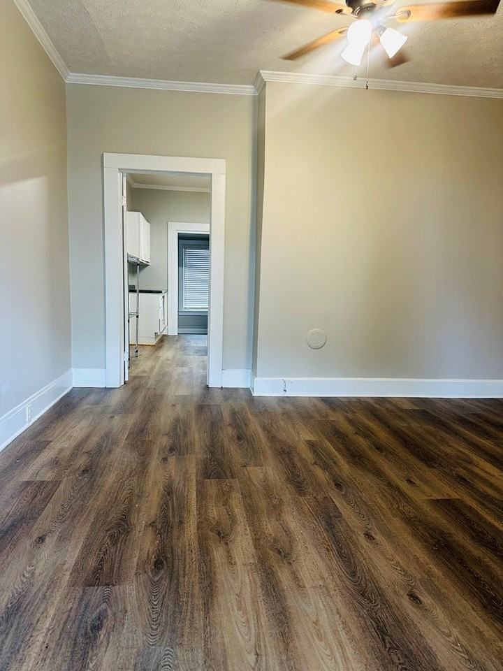109 Comer St - Photo 5 of 9