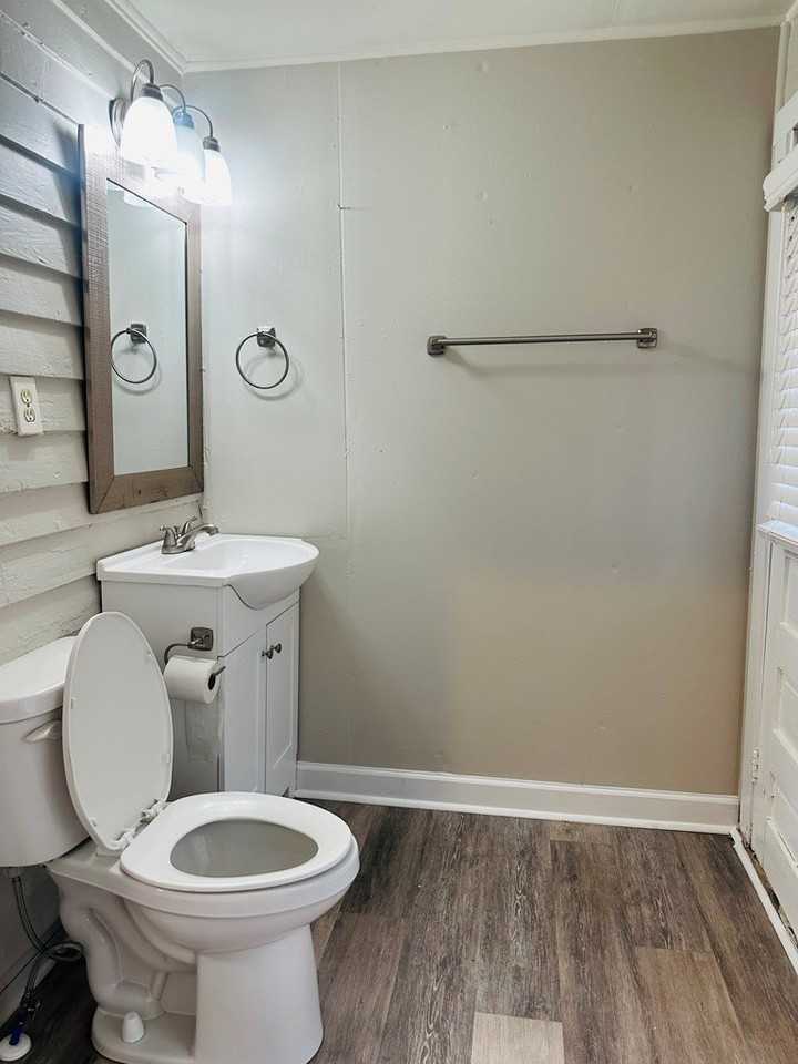 109 Comer St - Photo 7 of 9
