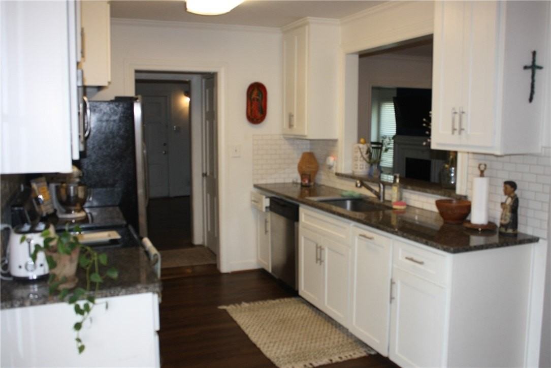 332 S Morningside St - Photo 7 of 26