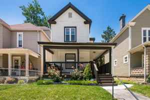 featured image of 997 Oakwood Ave