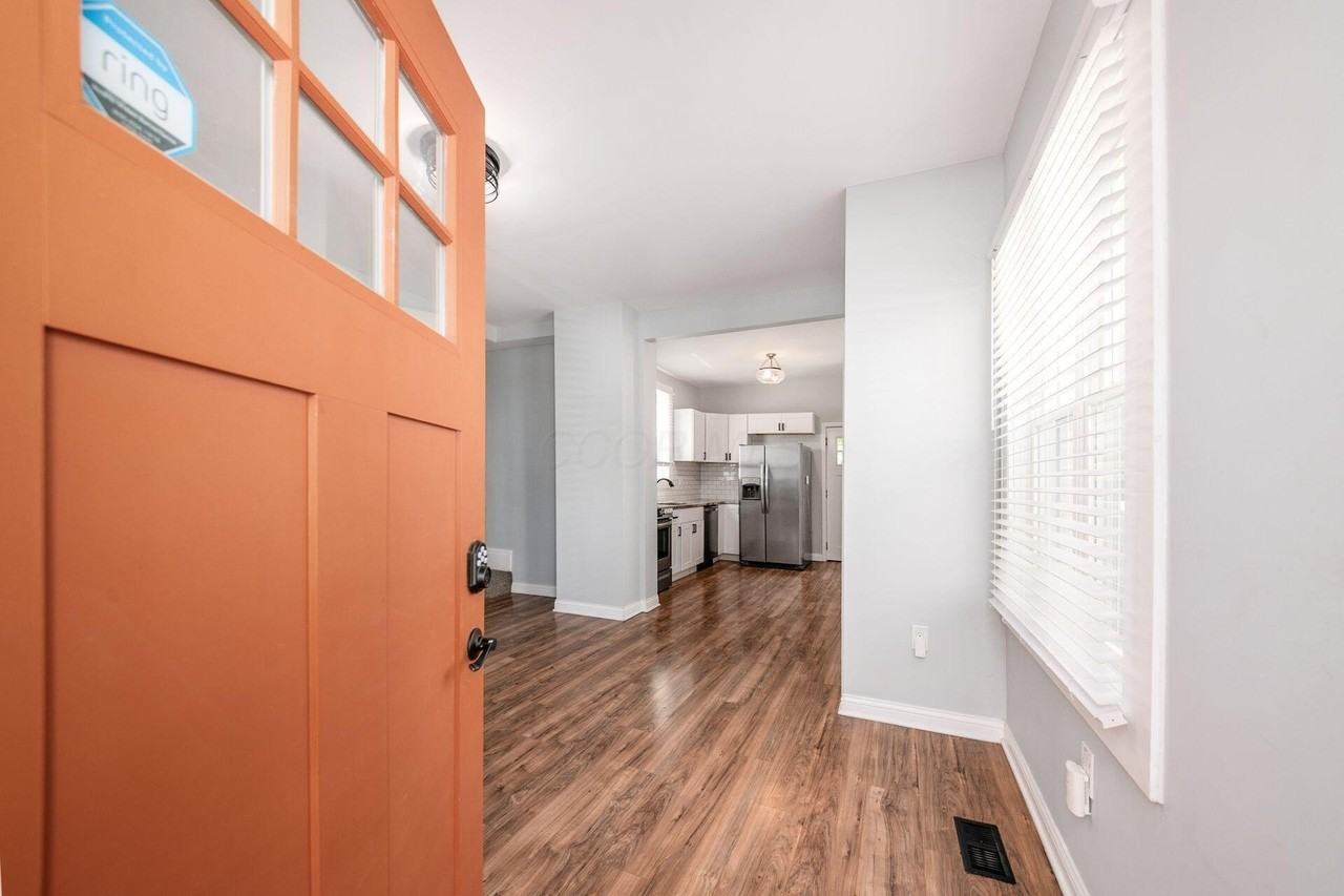 997 Oakwood Ave - Photo 4 of 38