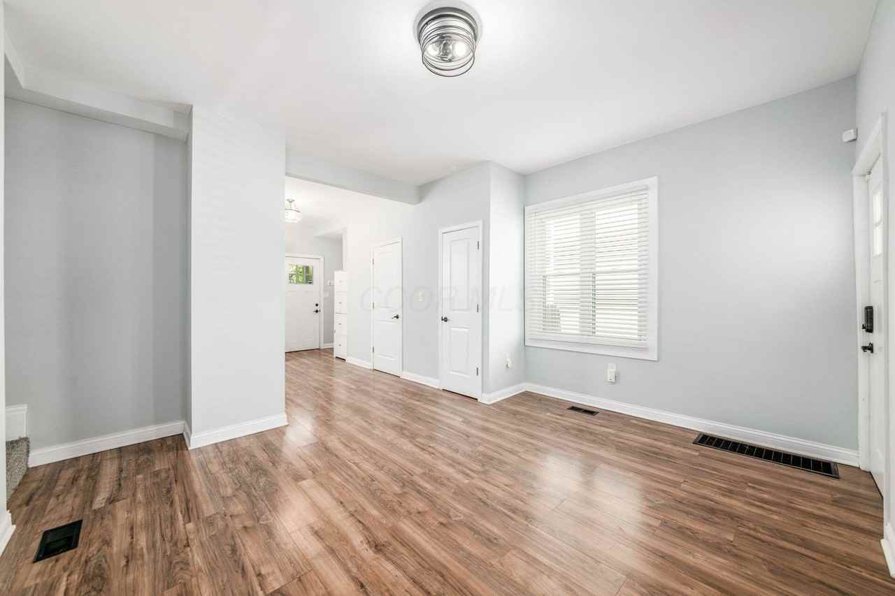 997 Oakwood Ave - Photo 7 of 38