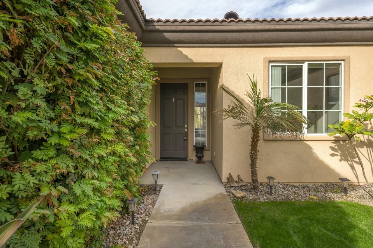 79862 Amora Dr - Photo 2 of 28