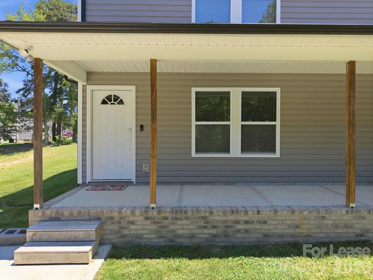1361 Ontario Dr - Photo 4 of 40
