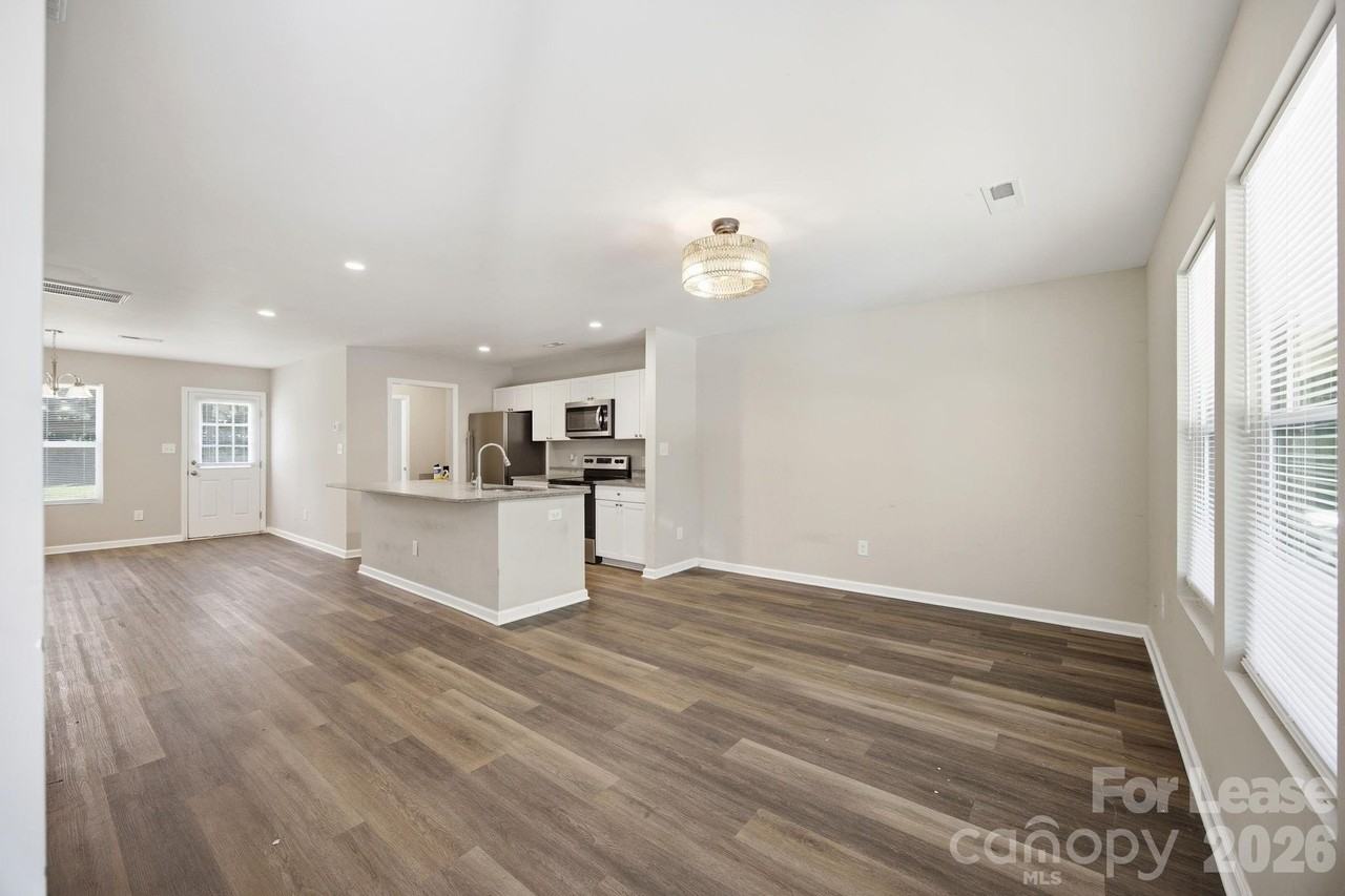 1361 Ontario Dr - Photo 7 of 40