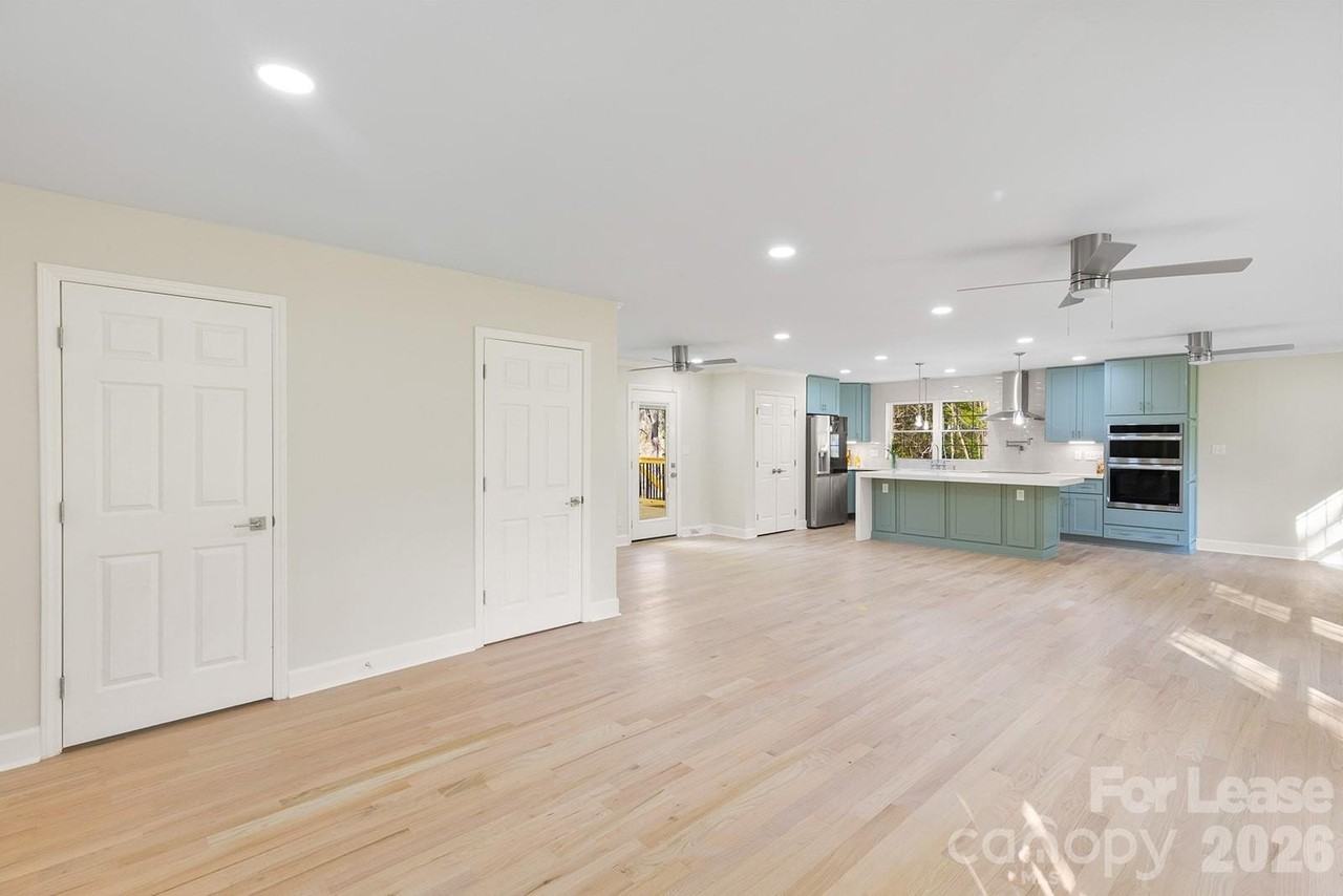 100 Chadmore Dr - Photo 2 of 27