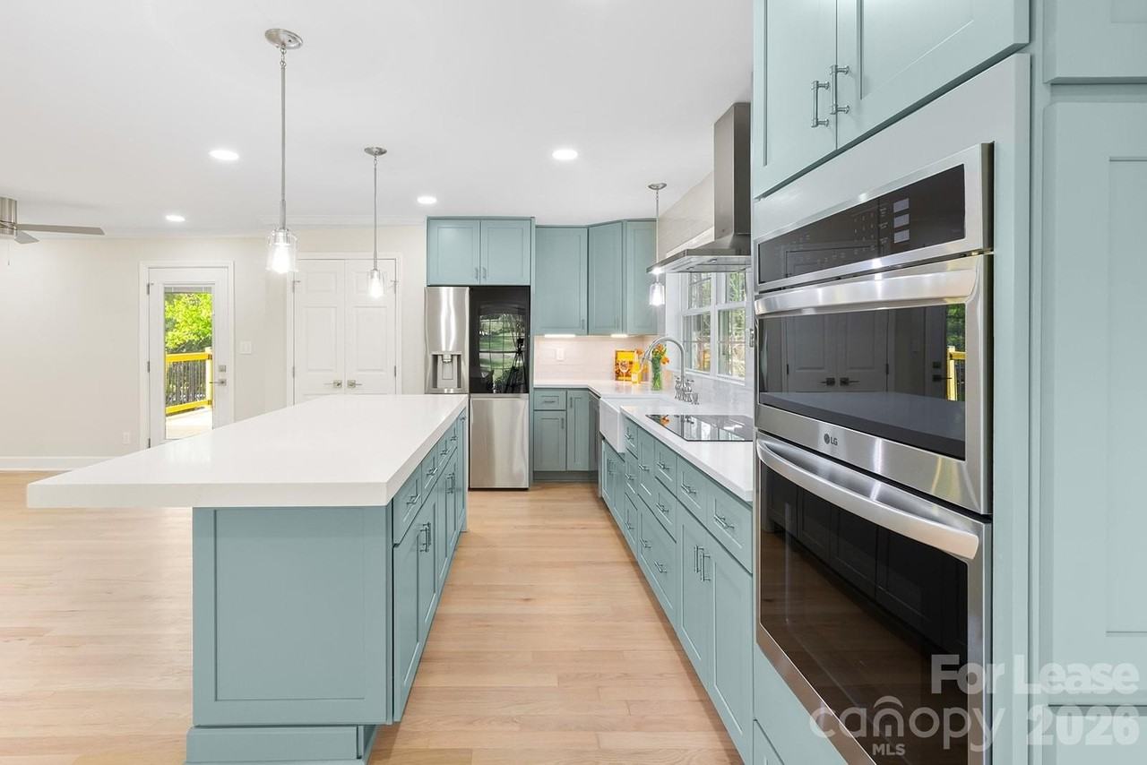 100 Chadmore Dr - Photo 3 of 27