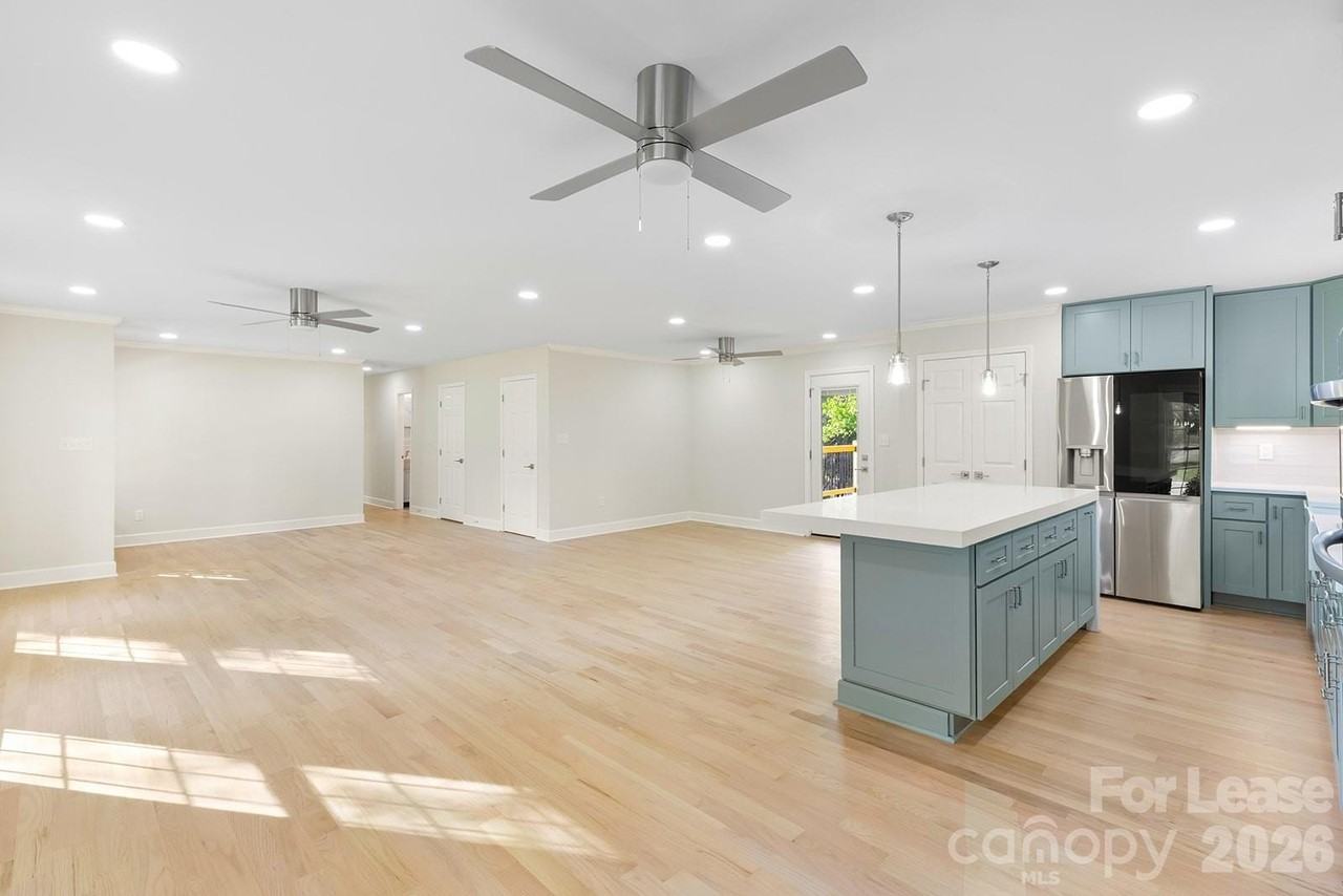100 Chadmore Dr - Photo 4 of 27
