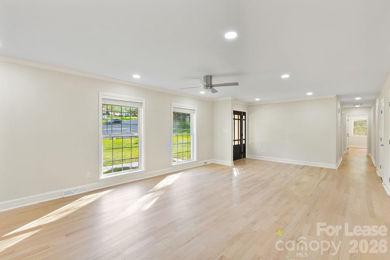 100 Chadmore Dr - Photo 5 of 27