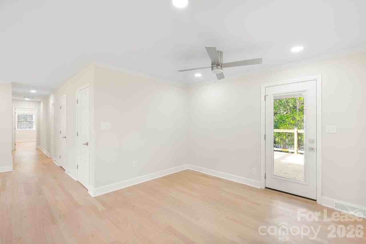 100 Chadmore Dr - Photo 6 of 27