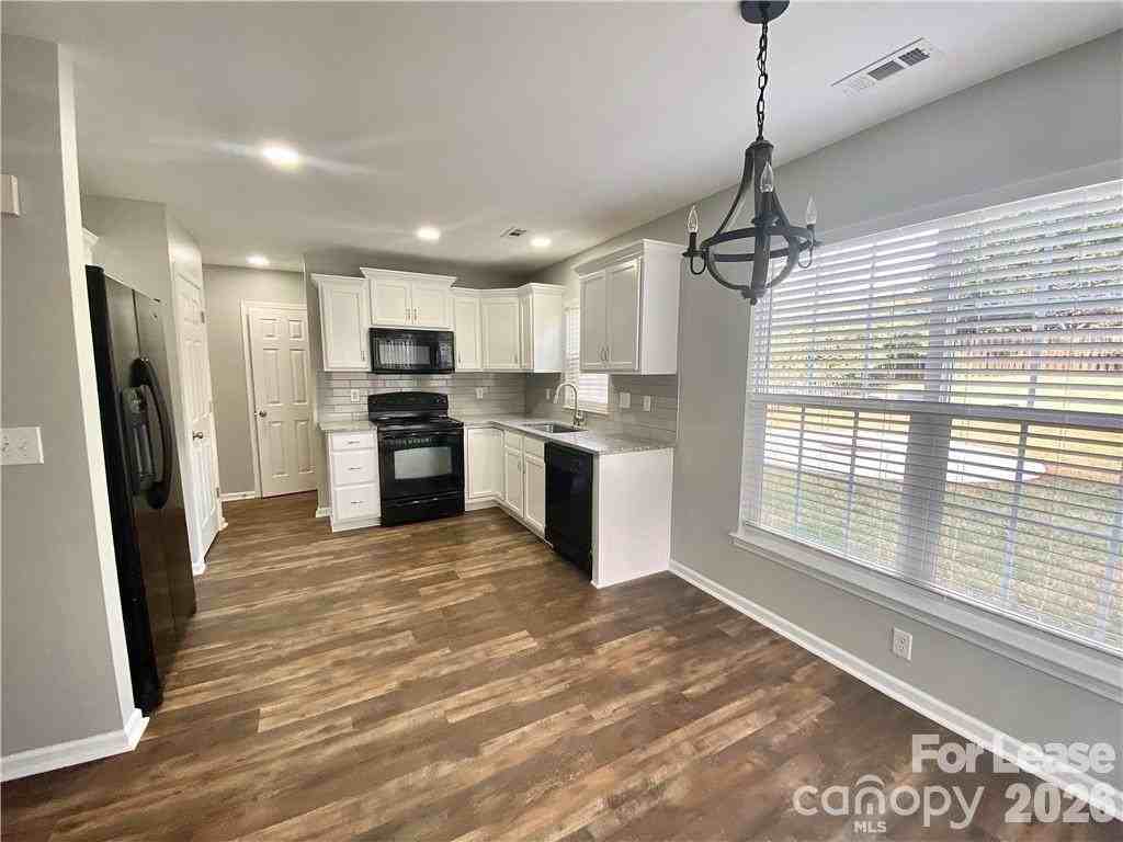 7038 Whittingham Dr - Photo 6 of 25