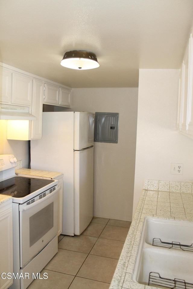 2606 Rudder Ave - Photo 2 of 17