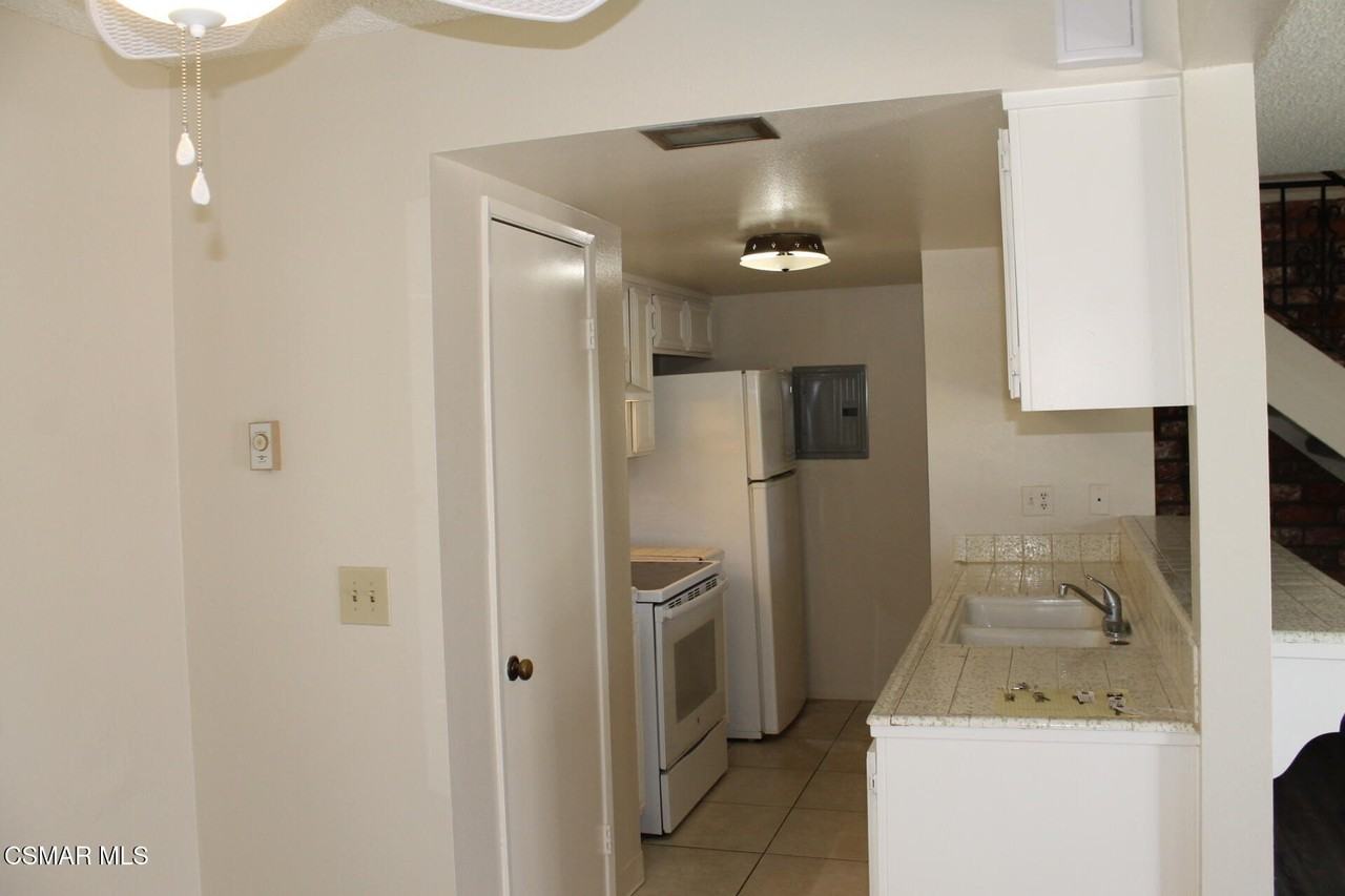 2606 Rudder Ave - Photo 3 of 17