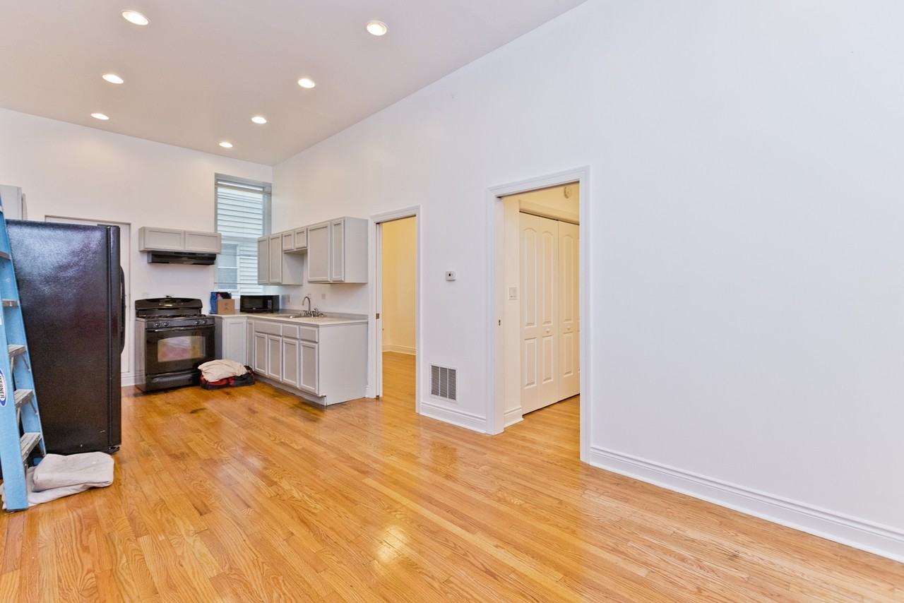 1732 W 17th St #1RFB - Photo 2 of 12