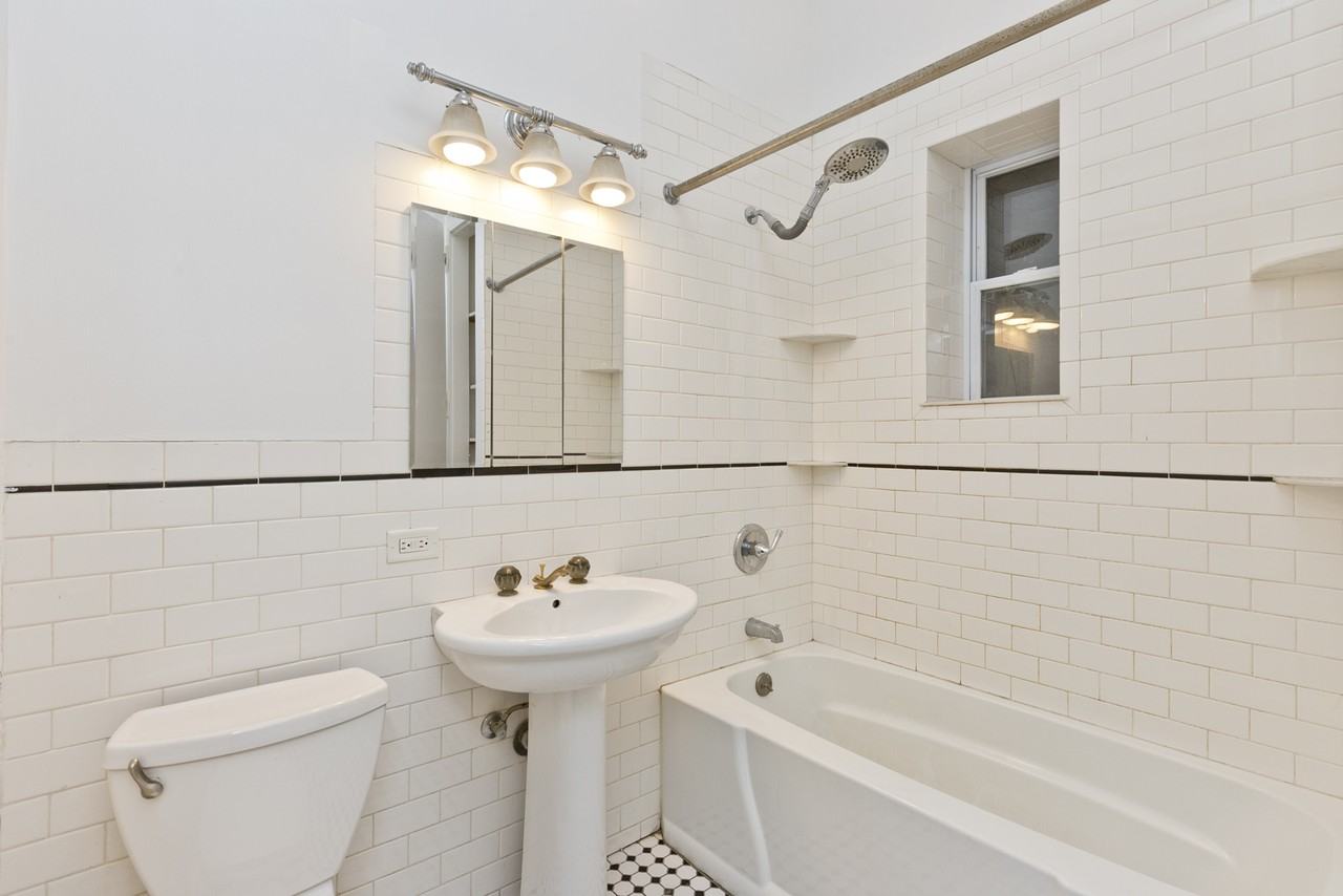 1732 W 17th St #1RFB - Photo 7 of 12
