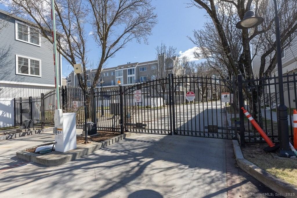 300 Harbour Close #34B - Photo 4 of 31