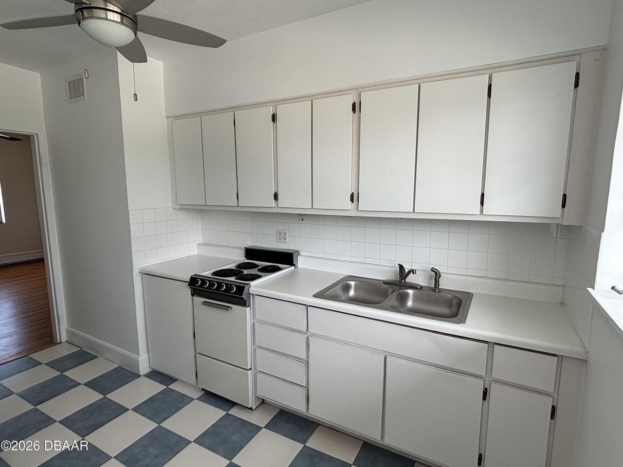 500 S Beach St #B3 - Photo 5 of 14