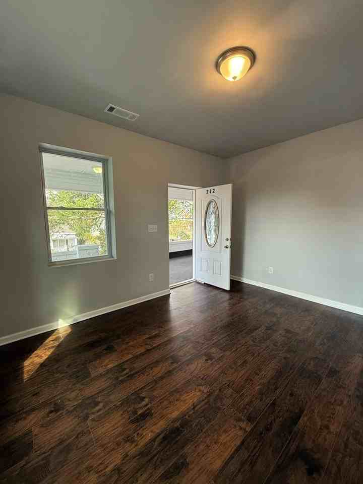 312 Kingston Ave Ne - Photo 2 of 18