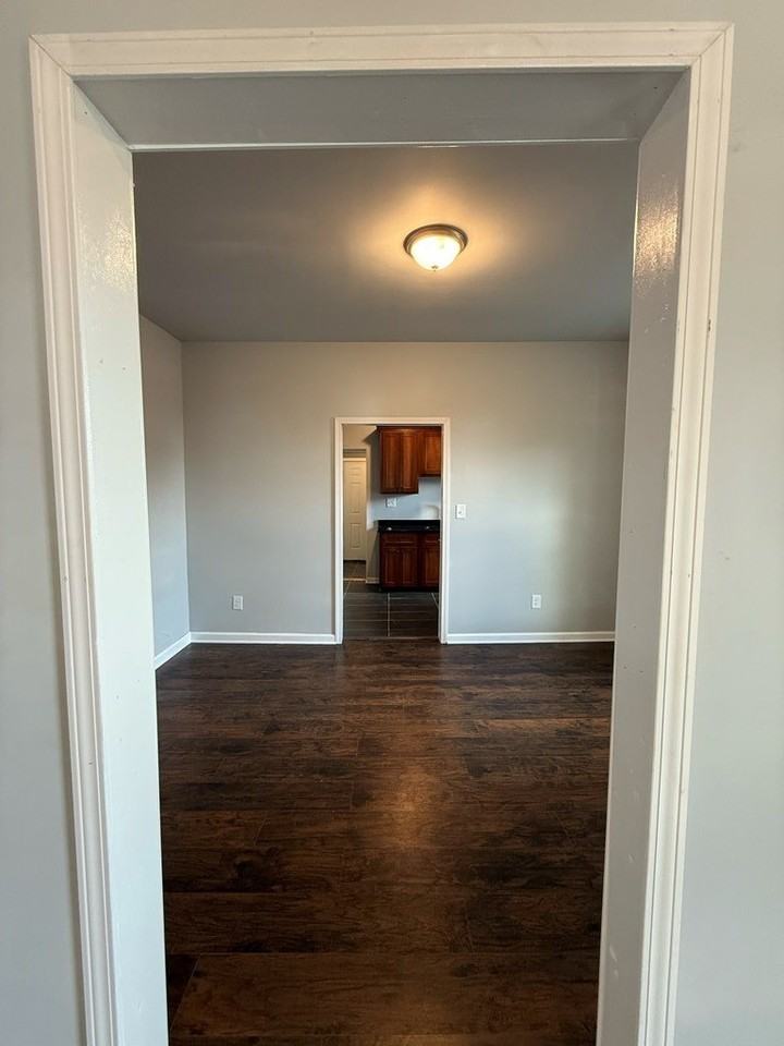 312 Kingston Ave Ne - Photo 6 of 18