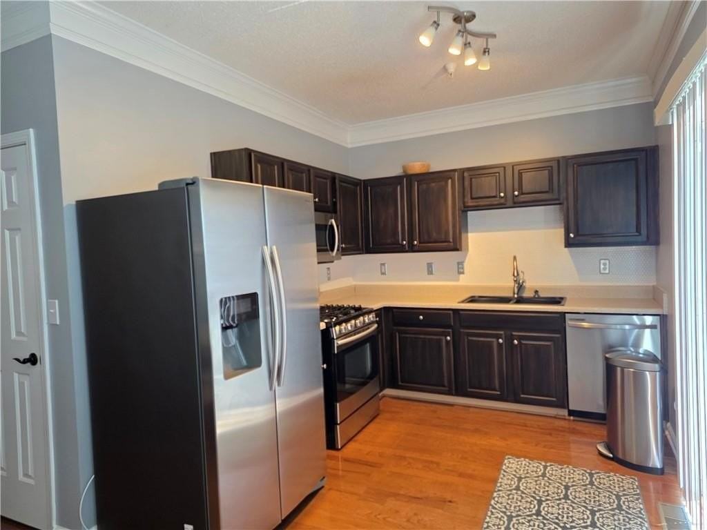 1208 Charleston Ct - Photo 6 of 22