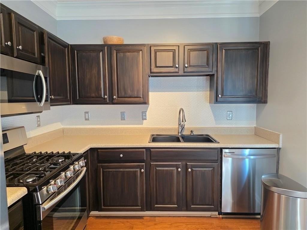 1208 Charleston Ct - Photo 7 of 22