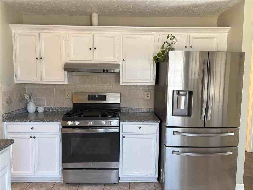 4870 Camberbridge Dr - Photo 5 of 9