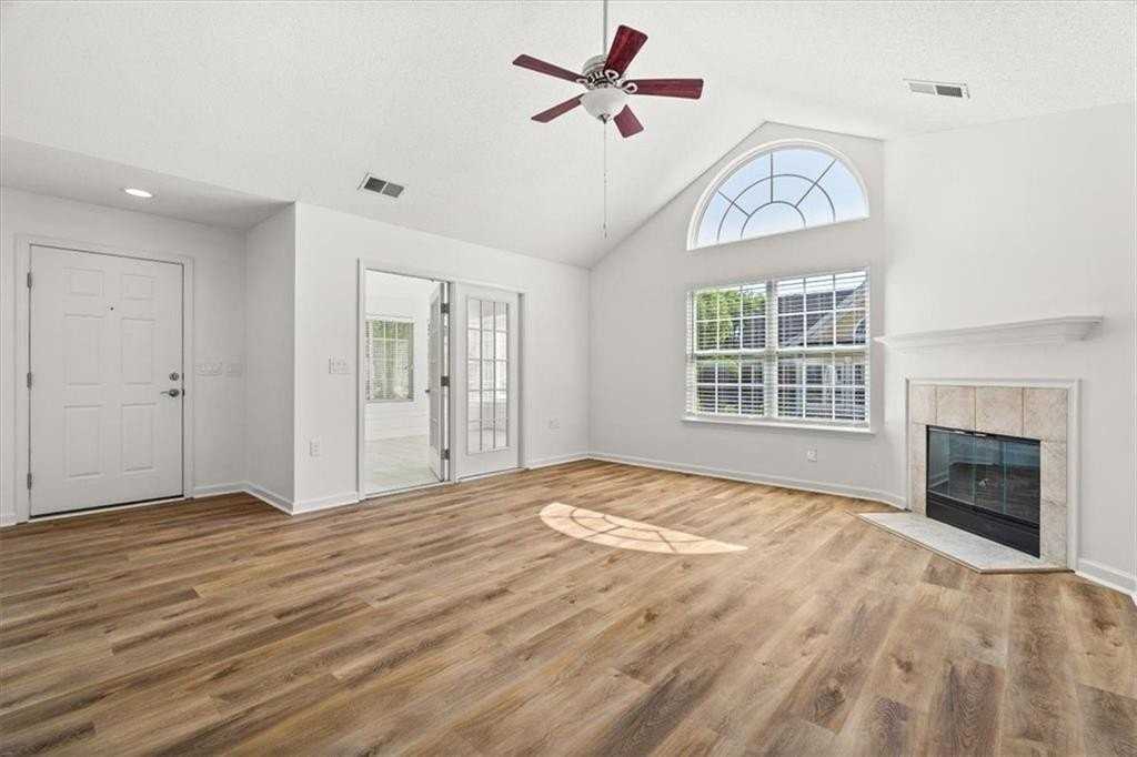 1305 Village Ln - Photo 3 of 36
