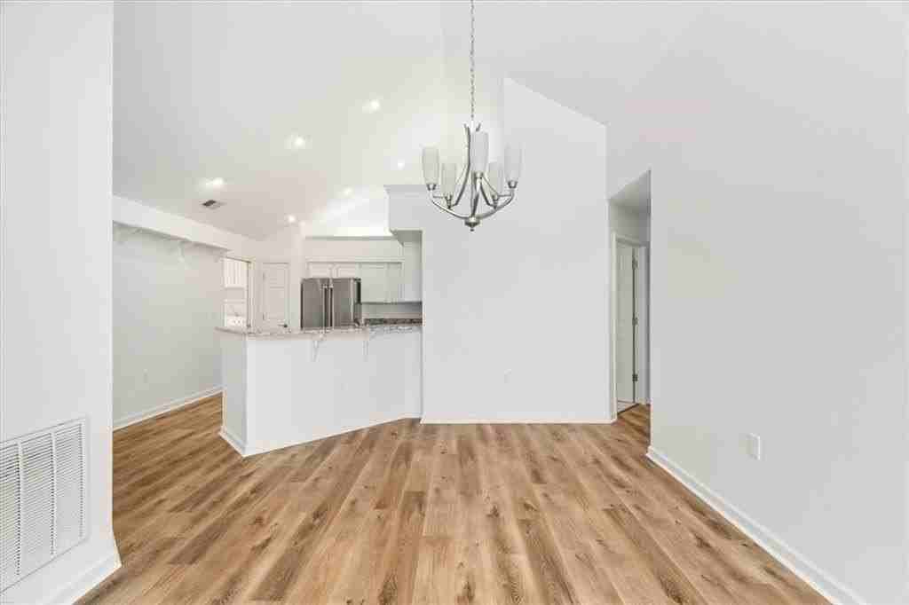 1305 Village Ln - Photo 7 of 36