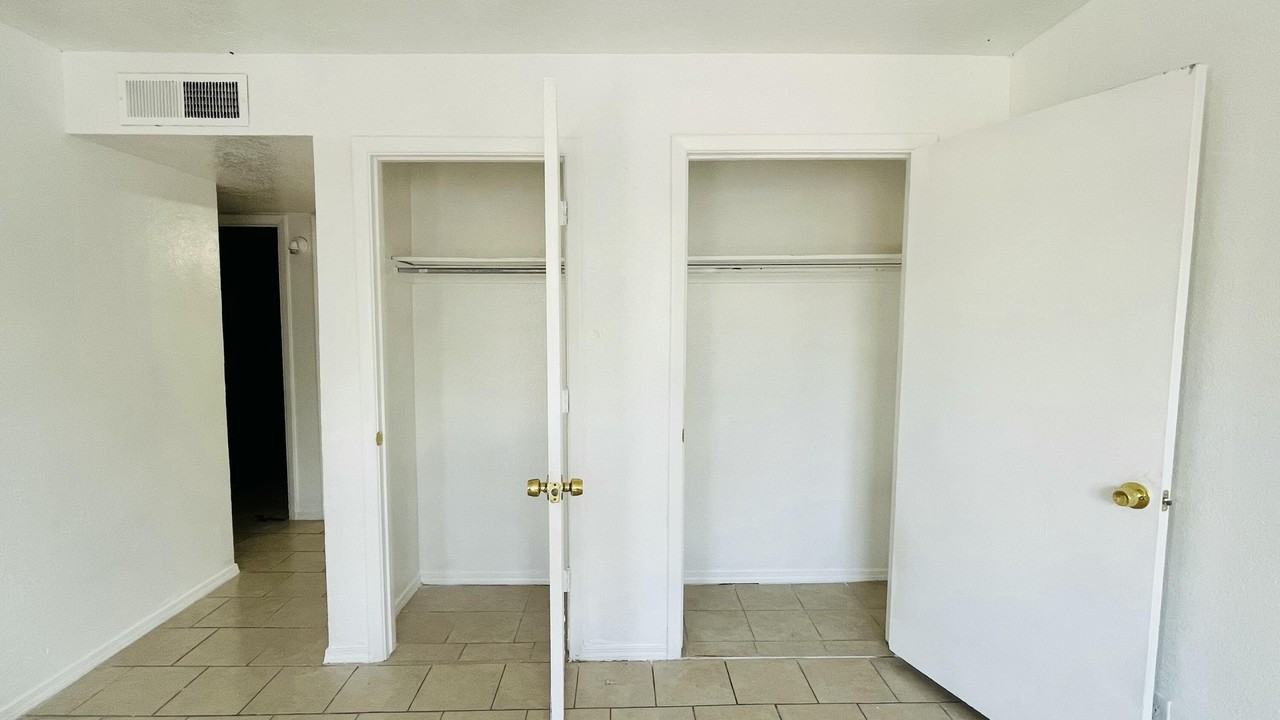 8200 Copper Ave Ne #A - Photo 3 of 35