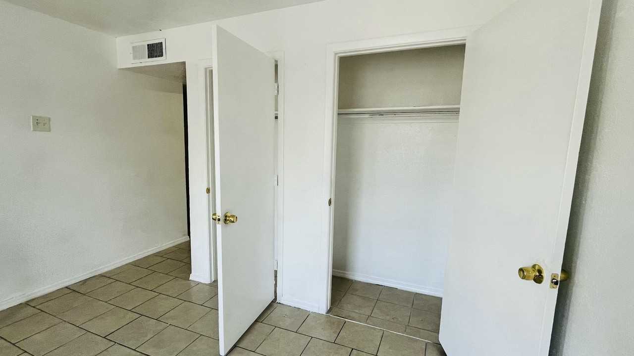 8200 Copper Ave Ne #A - Photo 4 of 35