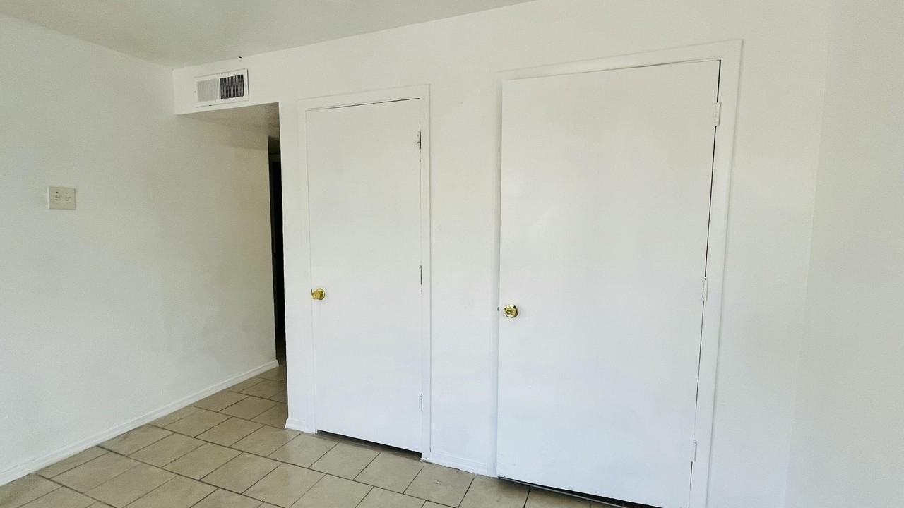 8200 Copper Ave Ne #A - Photo 5 of 35