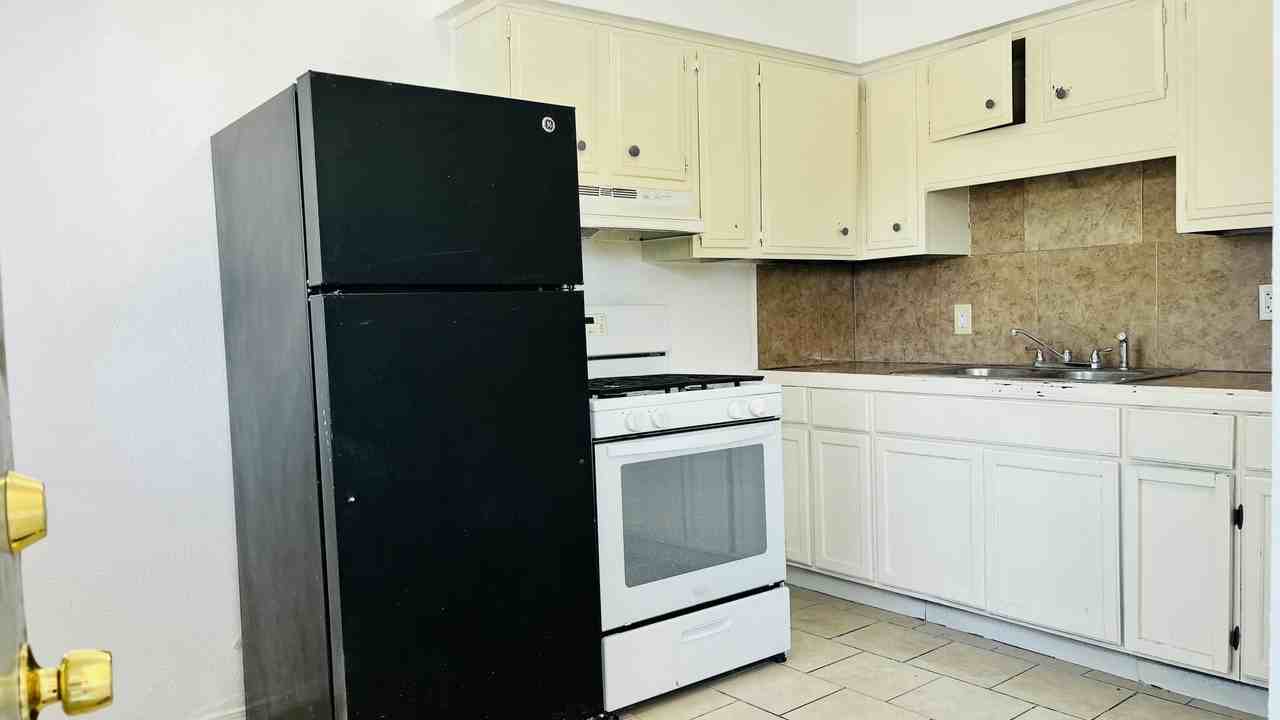 8200 Copper Ave Ne #A - Photo 6 of 35