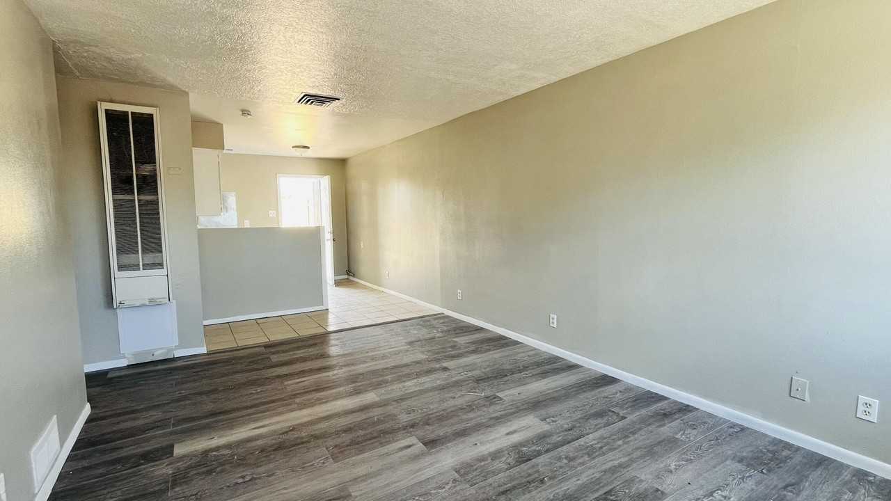 419 Dallas St Se #A - Photo 2 of 32