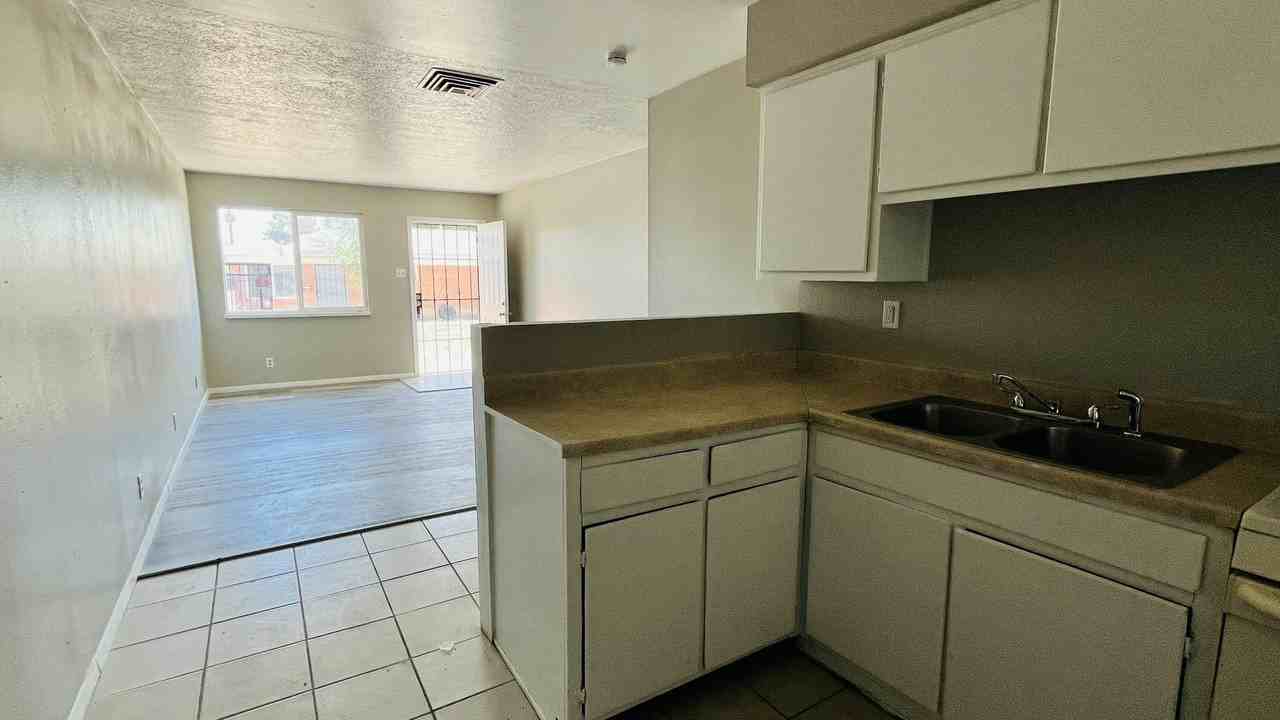 419 Dallas St Se #A - Photo 7 of 32