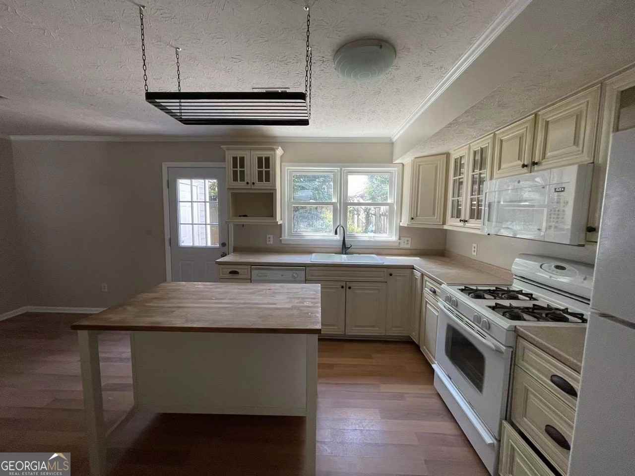 1300 Kennesaw Trace Ct Nw - Photo 6 of 17