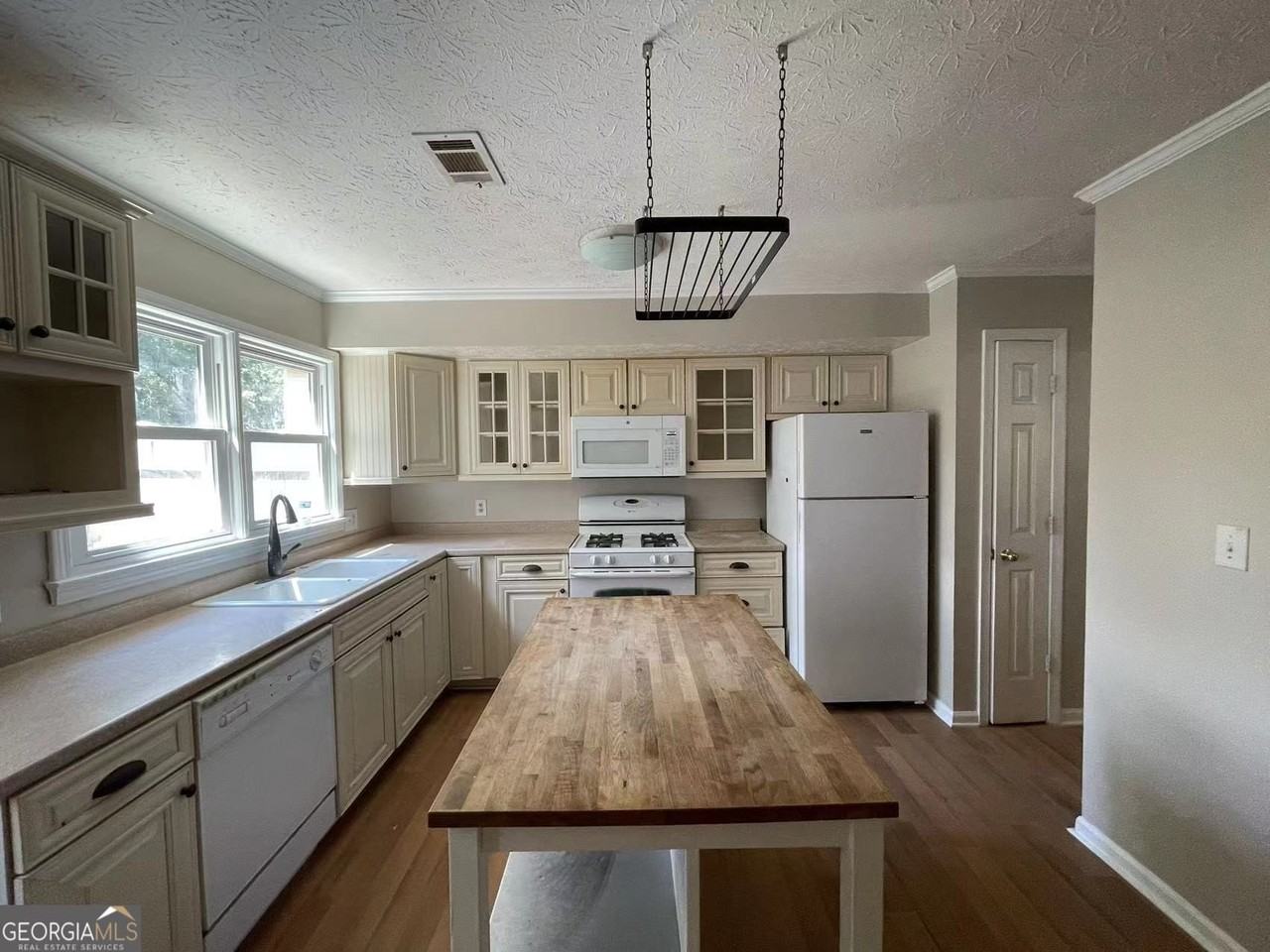 1300 Kennesaw Trace Ct Nw - Photo 7 of 17