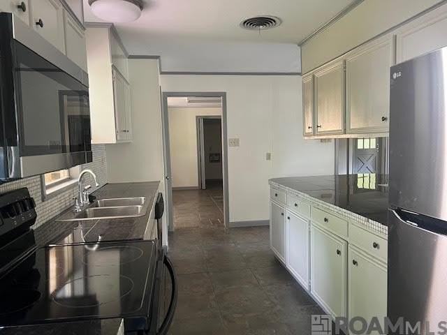 2464 Kensington Dr - Photo 2 of 31