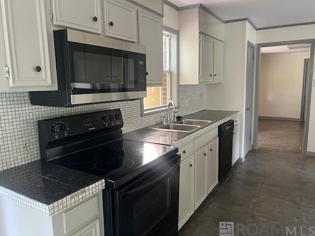 2464 Kensington Dr - Photo 4 of 31